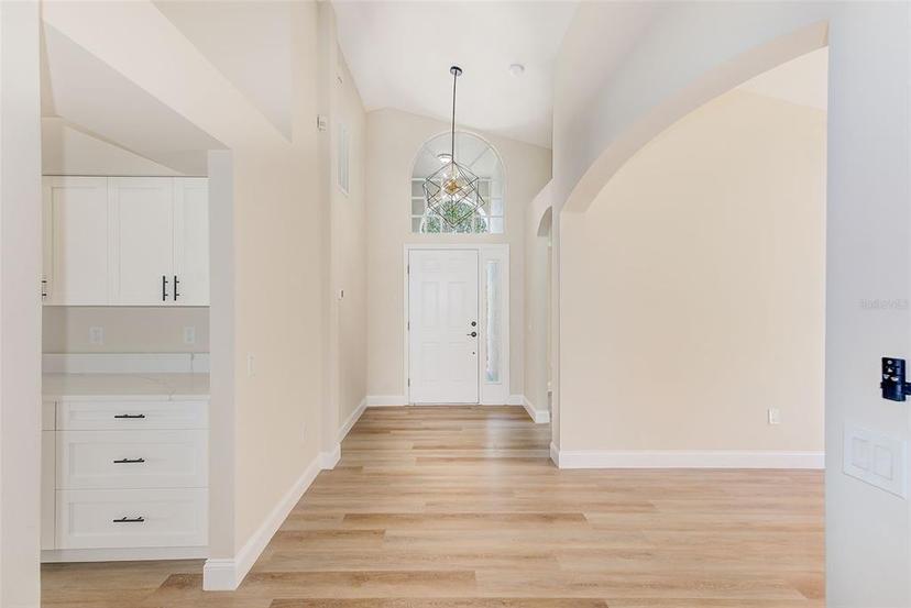 Picture of 12821 Lake Vista Drive, Gibsonton FL 33534
