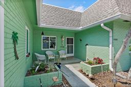 Picture of 6590 Golden Horseshoe Drive, Seminole, FL 33777