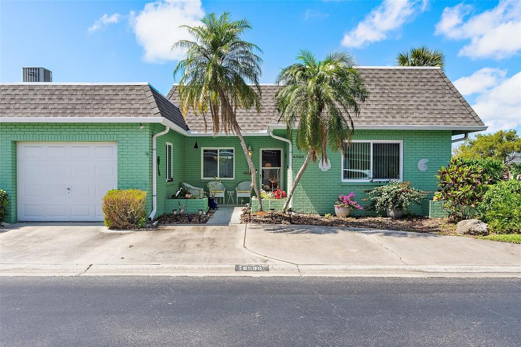 Picture of 6590 Golden Horseshoe Drive, Seminole, FL 33777
