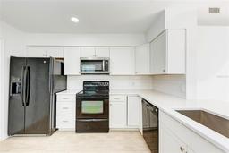 Picture of 612 Ironwood Circle Unit 170, Venice, FL 34292