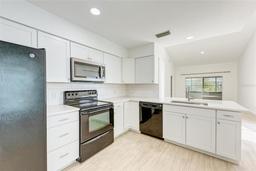 Picture of 612 Ironwood Circle Unit 170, Venice, FL 34292