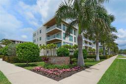 Picture of 129 Taft Drive Unit W102, Sarasota, FL 34236