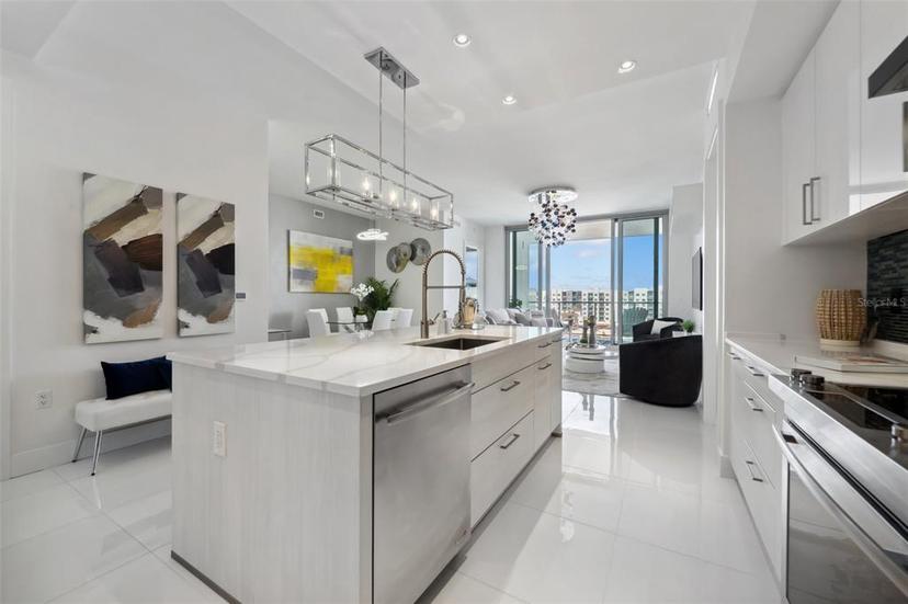 Picture of 111 S Pineapple Avenue Unit 918, Sarasota FL 34236