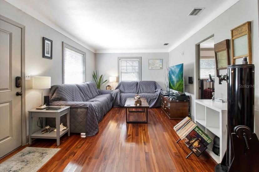 Picture of 7101 8Th Avenue N, St Petersburg FL 33710
