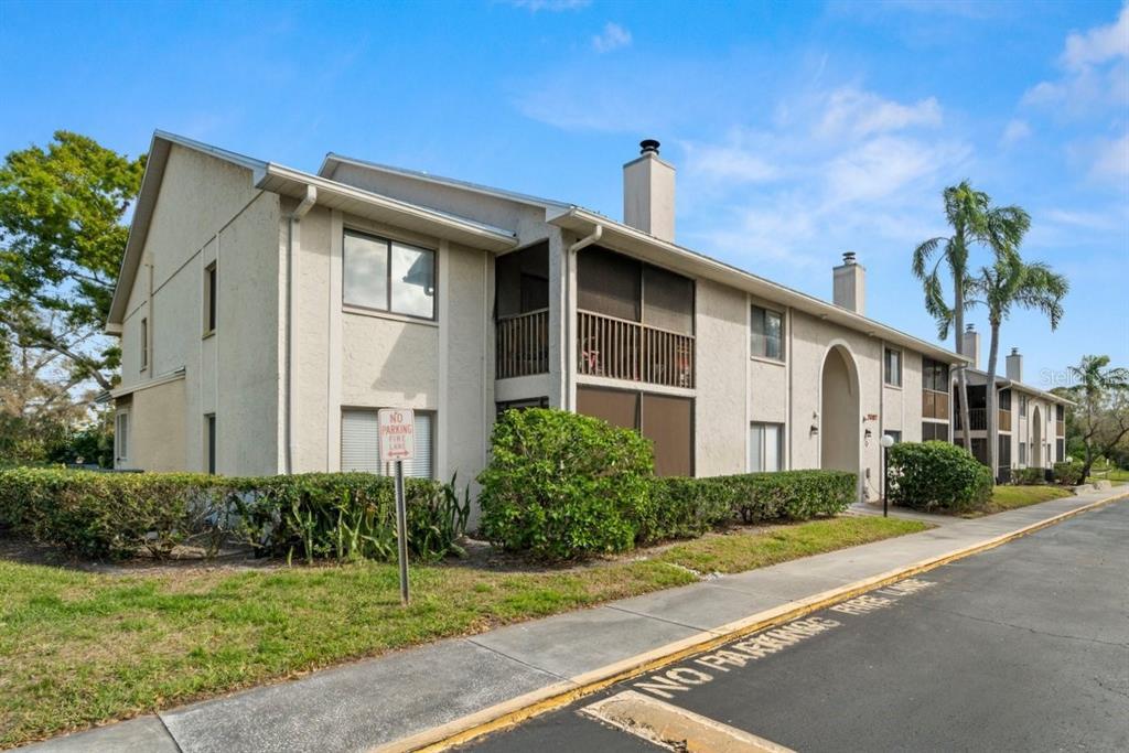 Picture of 2087 Hunters Glen Drive Unit 126, Dunedin, FL 34698