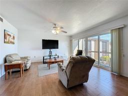 Picture of 562 Orange Drive Unit 33, Altamonte Springs, FL 32701