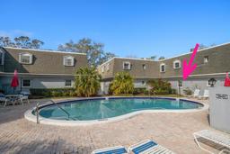 Picture of 1719 Belleair Forest Drive Unit B, Belleair, FL 33756