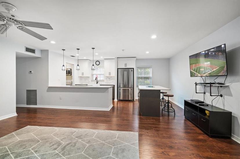Picture of 1719 Belleair Forest Drive Unit B, Belleair FL 33756