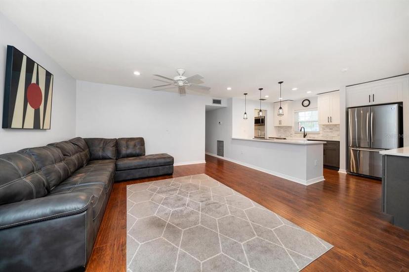Picture of 1719 Belleair Forest Drive Unit B, Belleair FL 33756
