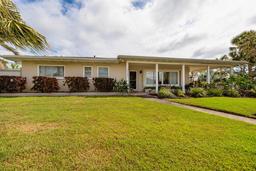 Picture of 2340 W Bay Isle Drive Se, St Petersburg, FL 33705