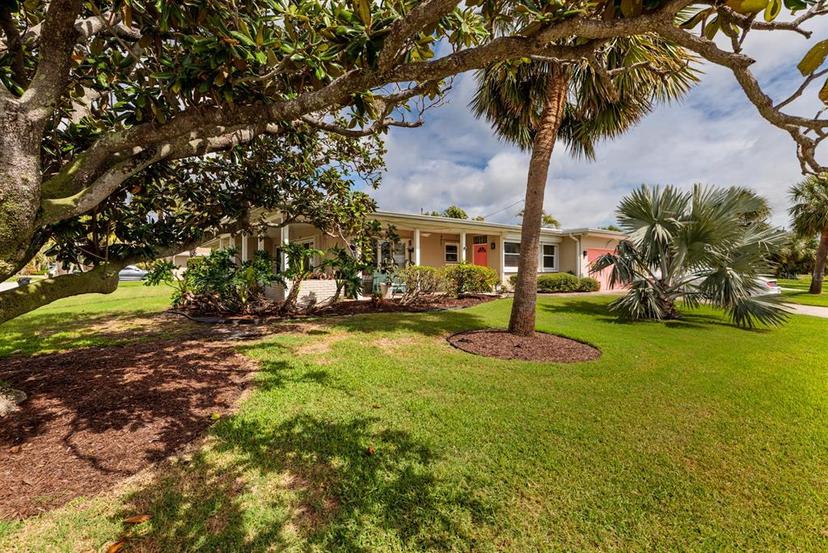 Picture of 2340 W Bay Isle Drive Se, St Petersburg FL 33705