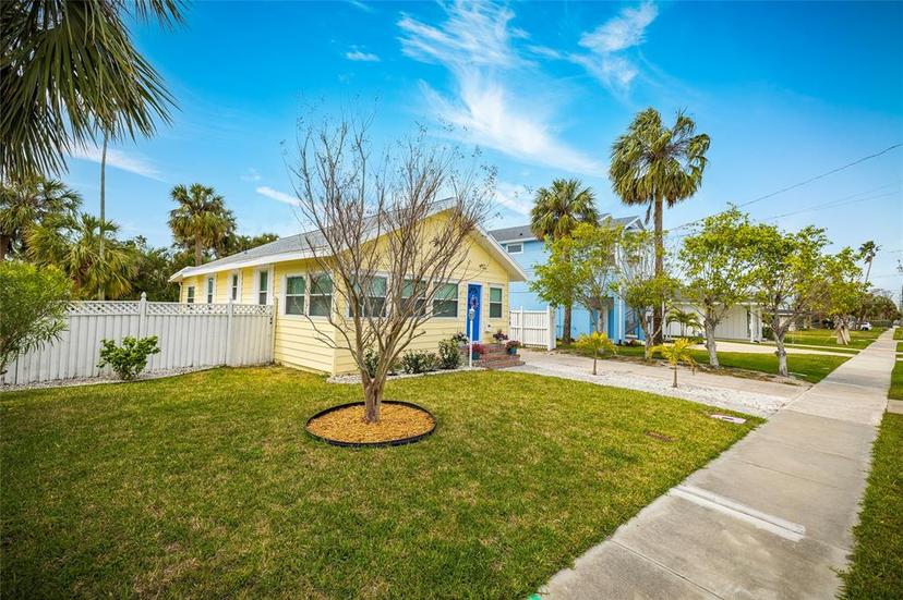 Picture of 718 Bay Esplanade, Clearwater Beach FL 33767