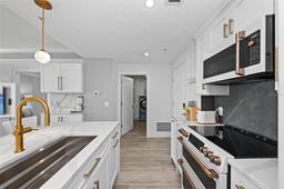 Picture of 750 N Tamiami Trail Unit 814, Sarasota, FL 34236