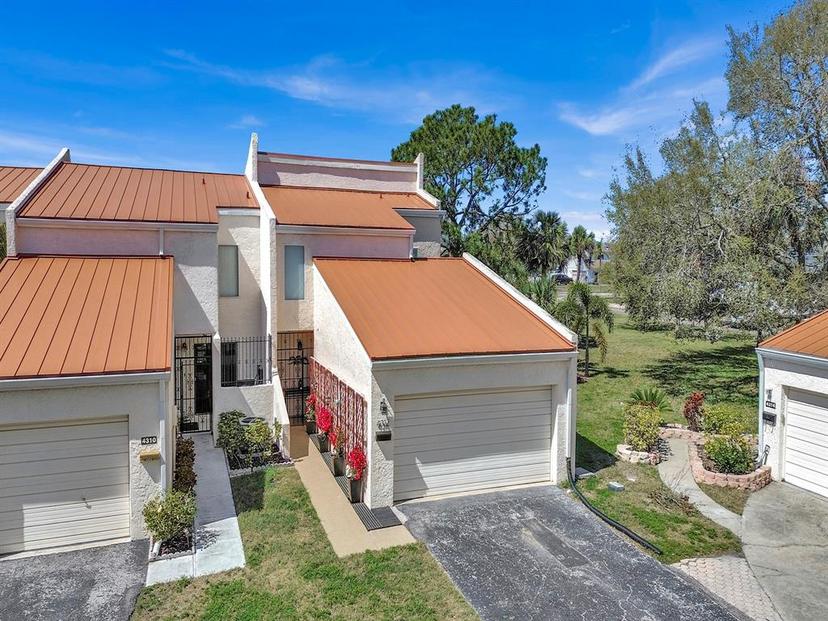 Picture of 4312 Sunray Court Unit 36, Tampa FL 33615
