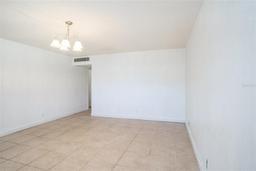 Picture of 1801 Bedford Ln # 32, Sun City Center, FL 33573