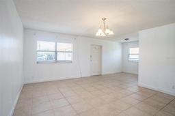 Picture of 1801 Bedford Ln # 32, Sun City Center, FL 33573