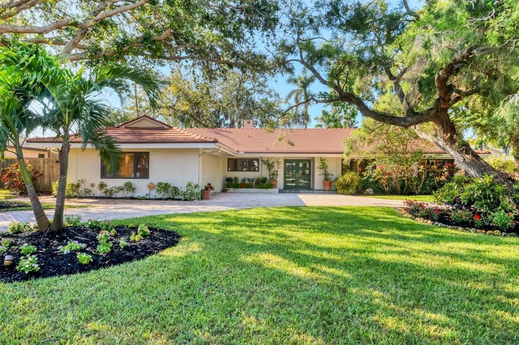 Picture of 1610 S Lake Shore Drive, Sarasota, FL 34231