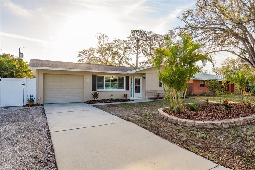 Picture of 2005 Harvard Avenue, Dunedin FL 34698