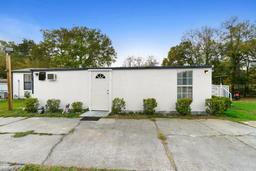 Picture of 207 Robinhood Drive, Deland, FL 32724