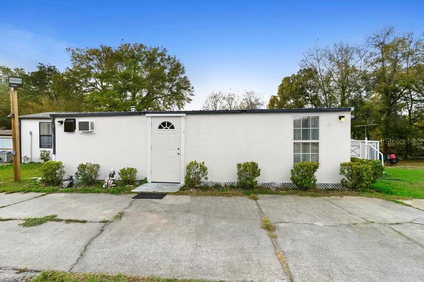 Picture of 207 Robinhood Drive, Deland FL 32724