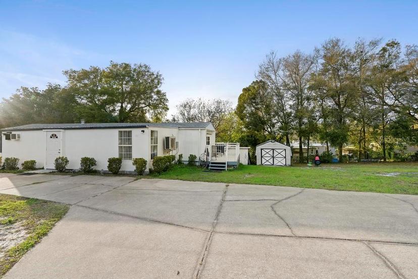 Picture of 207 Robinhood Drive, Deland FL 32724