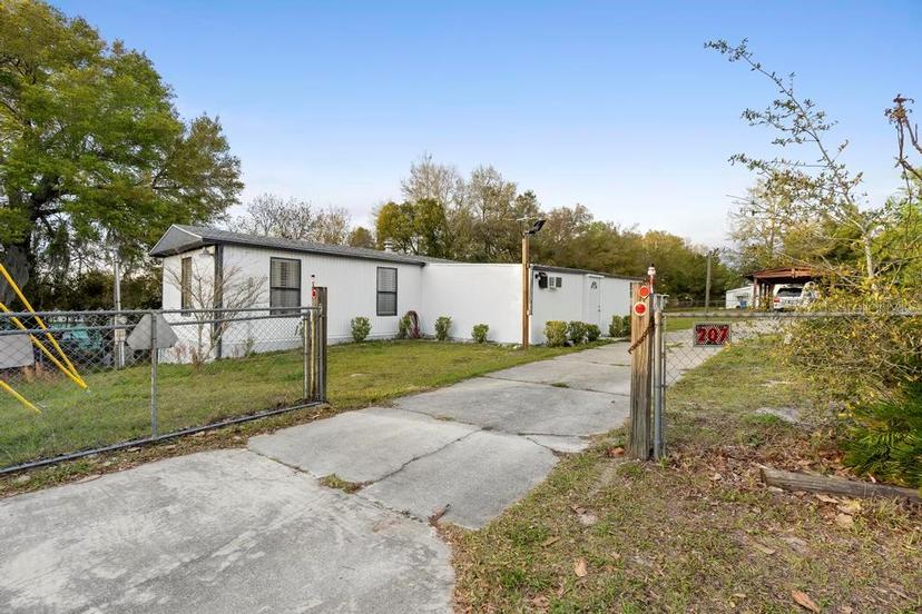Picture of 207 Robinhood Drive, Deland FL 32724