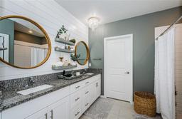 Picture of 6482 Beverly Hills Drive, Zephyrhills, FL 33541