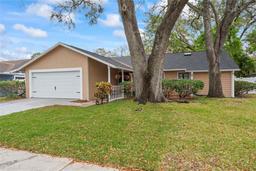 Picture of 16015 Glen Haven Drive, Tampa, FL 33618