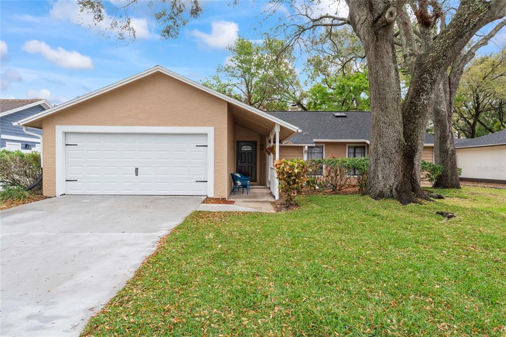 Picture of 16015 Glen Haven Drive, Tampa, FL 33618