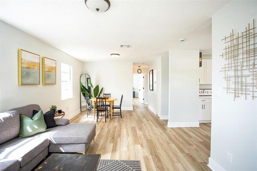 Picture of 6906 N Central Avenue, Tampa FL 33604