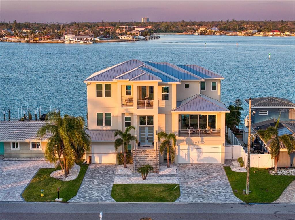 Picture of 6976 S Shore Drive S, St Petersburg, FL 33707