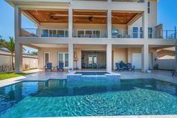 Picture of 6976 S Shore Drive S, St Petersburg, FL 33707