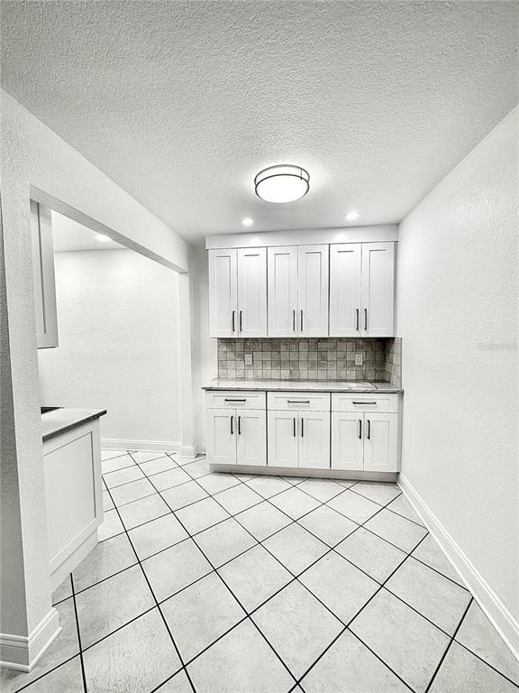 Picture of 209 NE Lincoln Circle N Unit 105, St Petersburg FL 33702