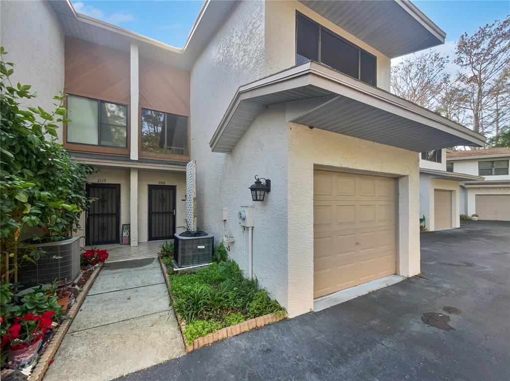 Picture of 2108 Tarpon Landings Drive, Tarpon Springs, FL 34688