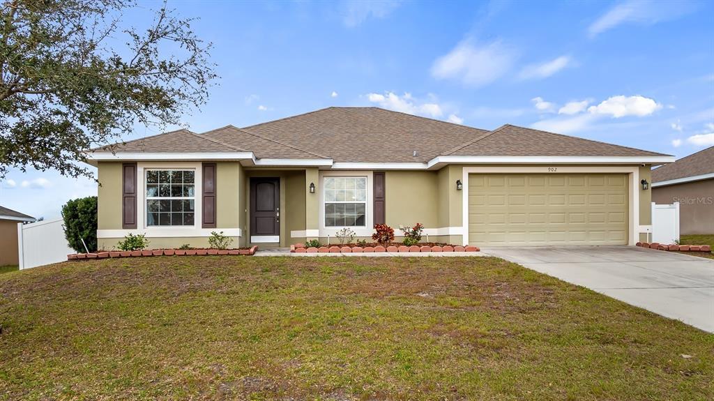 Picture of 902 Chestnut Drive, Fruitland Park, FL 34731