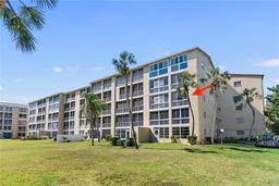 Picture of 3664 Lake Bayshore Drive Unit K323, Bradenton, FL 34205