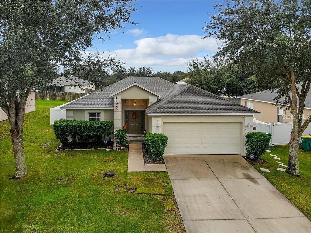 Picture of 2413 Sandridge Circle, Eustis, FL 32726