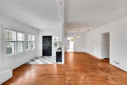 Picture of 11718 N Ola Ave, Tampa, FL 33612