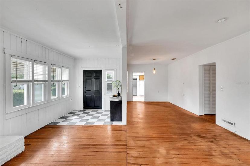 Picture of 11718 N Ola Ave, Tampa FL 33612
