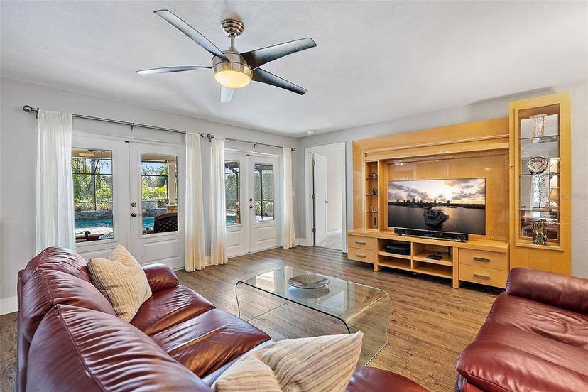 Picture of 1426 75Th Circle Ne, St Petersburg FL 33702