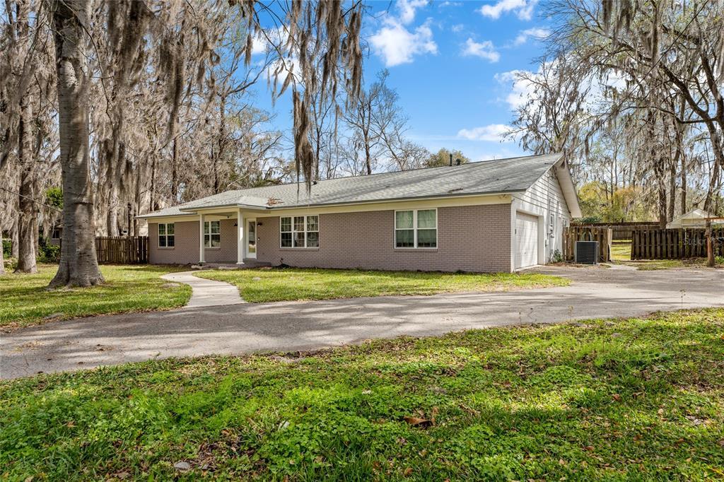 Picture of 1301 NW 91St Terrace, Gainesville, FL 32606