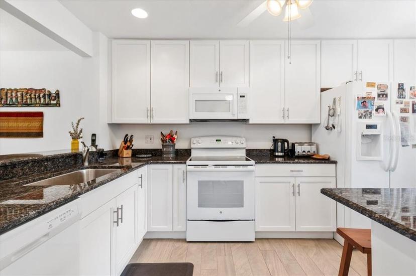 Picture of 1519 Pelican Point Drive Unit 288, Sarasota FL 34231