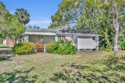 Picture of 390 Lake Geneva Road, Geneva, FL 32732