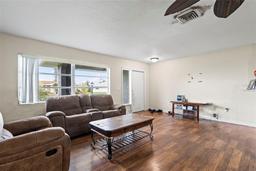 Picture of 427 Canterbury Road, Venice, FL 34293