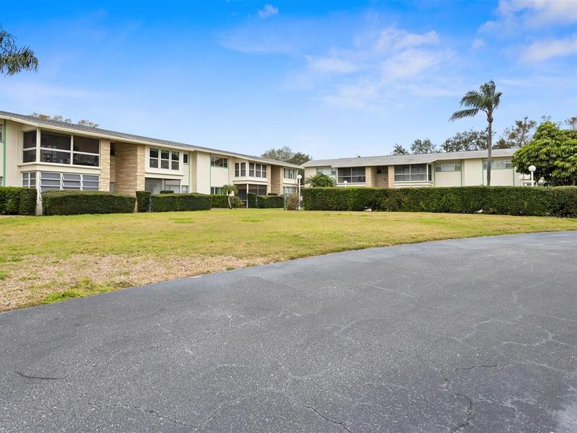 Picture of 8303 Bardmoor Boulevard Unit 105, Seminole FL 33777