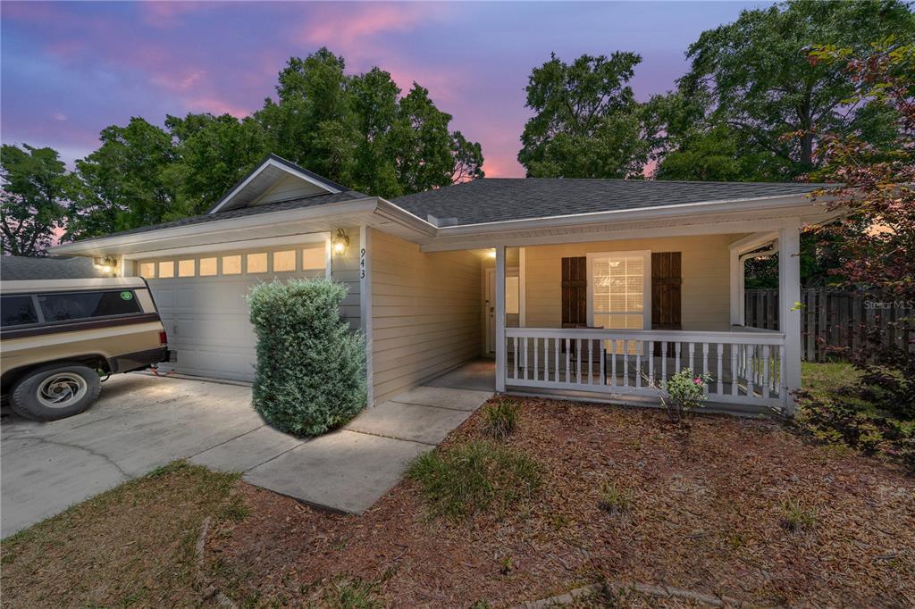 Picture of 943 NW 254Th Drive, Newberry, FL 32669