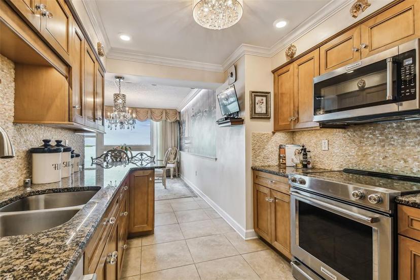Picture of 634 Edgewater Drive Unit 744, Dunedin FL 34698