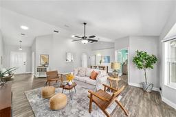 Picture of 1014 NW 90Th Drive, Gainesville, FL 32606