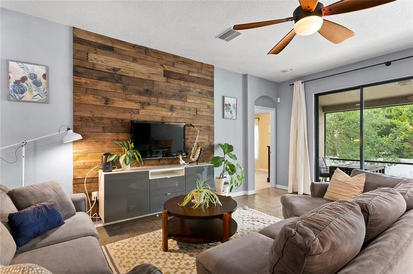 Picture of 1426 Main Street, Valrico FL 33594