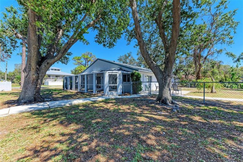Picture of 2402 Scenic Drive, Venice FL 34293